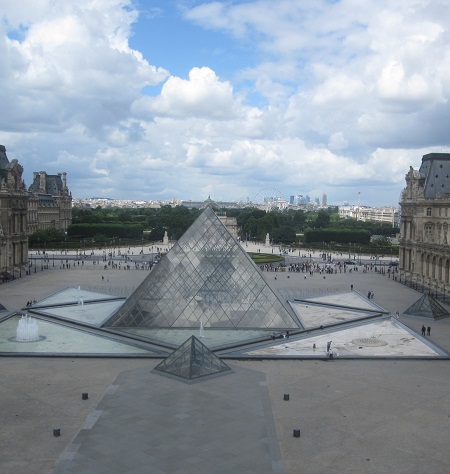 01 Louvre pyramide TLM